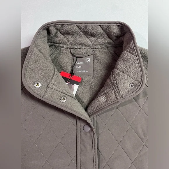 GapFit Women's Fleece Sherpa Button-Down Jacket NWT - Picture 3 of 6